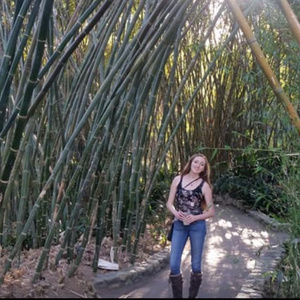 Meet your Posher, Caitlin